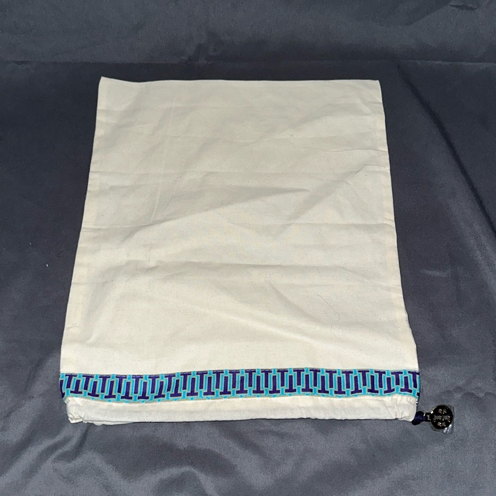 Tori Burch, dust bag